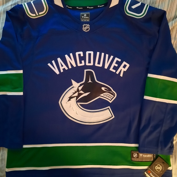BNWT Canucks Jersey - Picture 1 of 1
